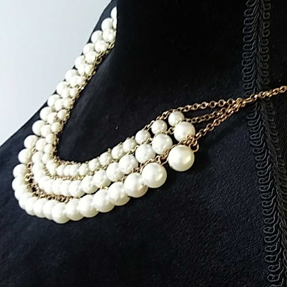 LOVELY FAUX PEARL NECKACE - Picture 4 of 8